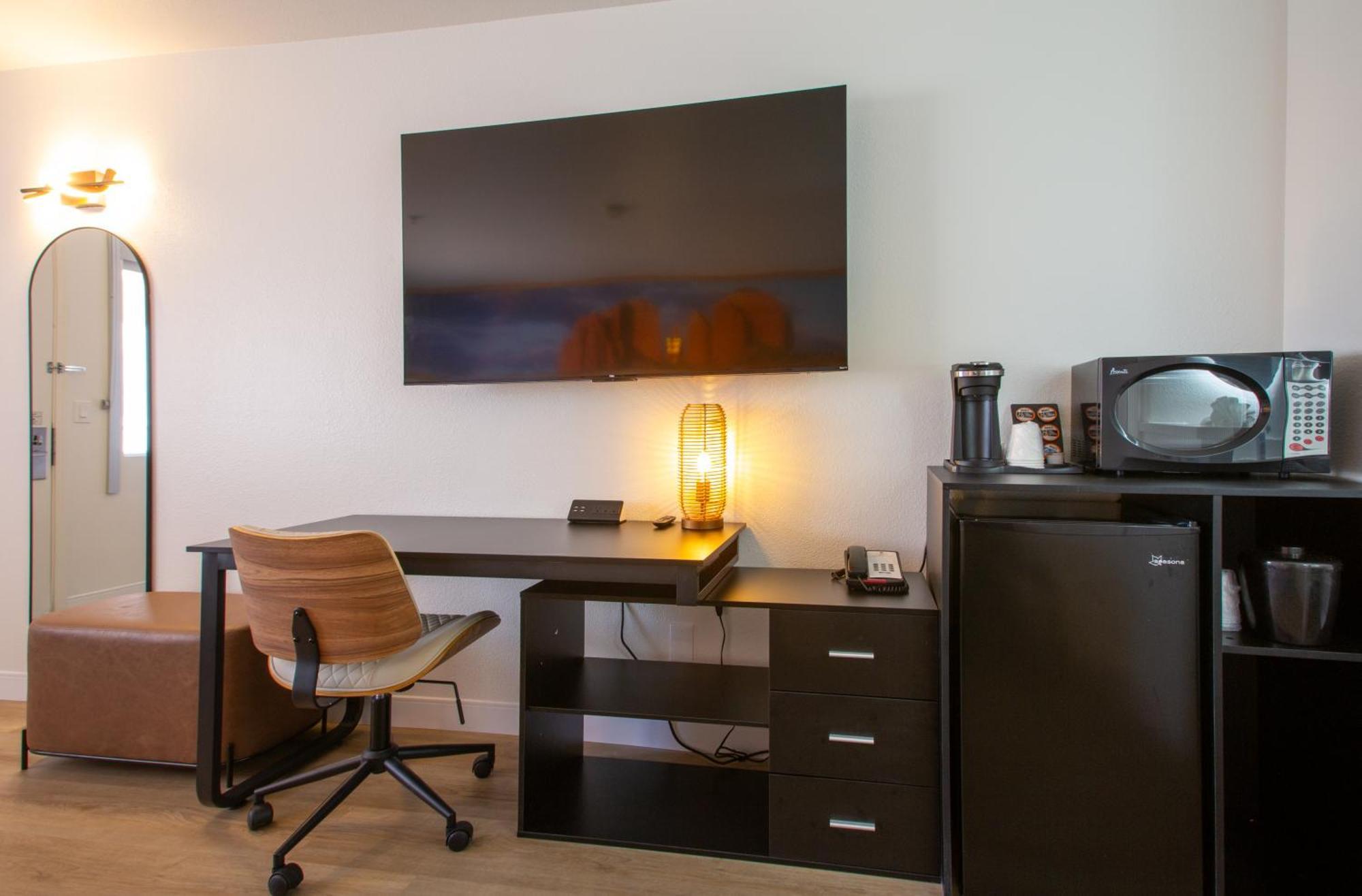 King Room - Pool View,1611136535:JPEG