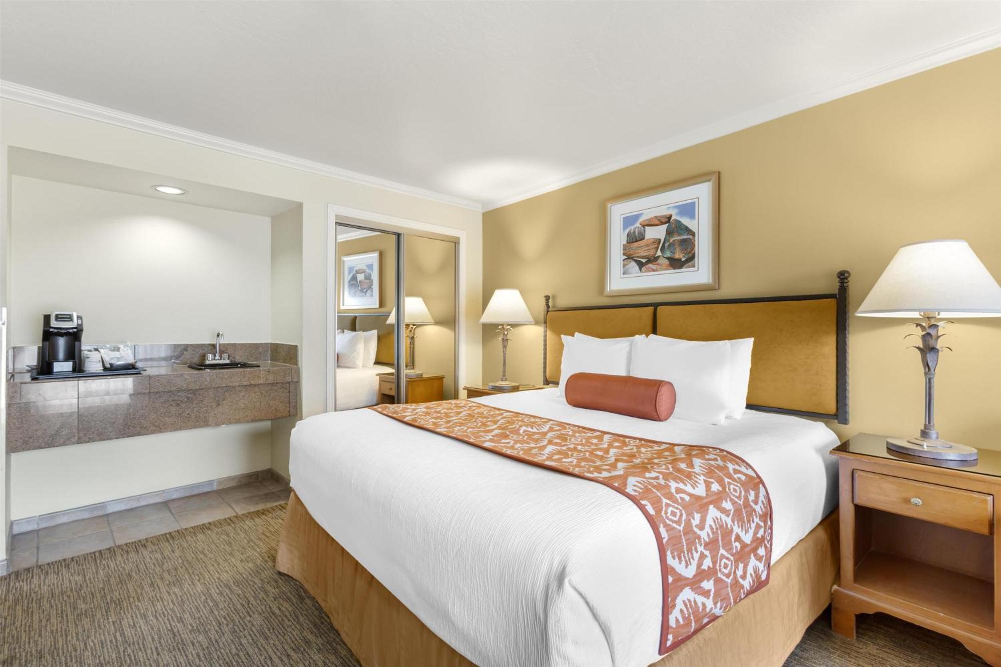 King Room with Red Rock View with Balcony - Non smoking,1685071694:JPEG