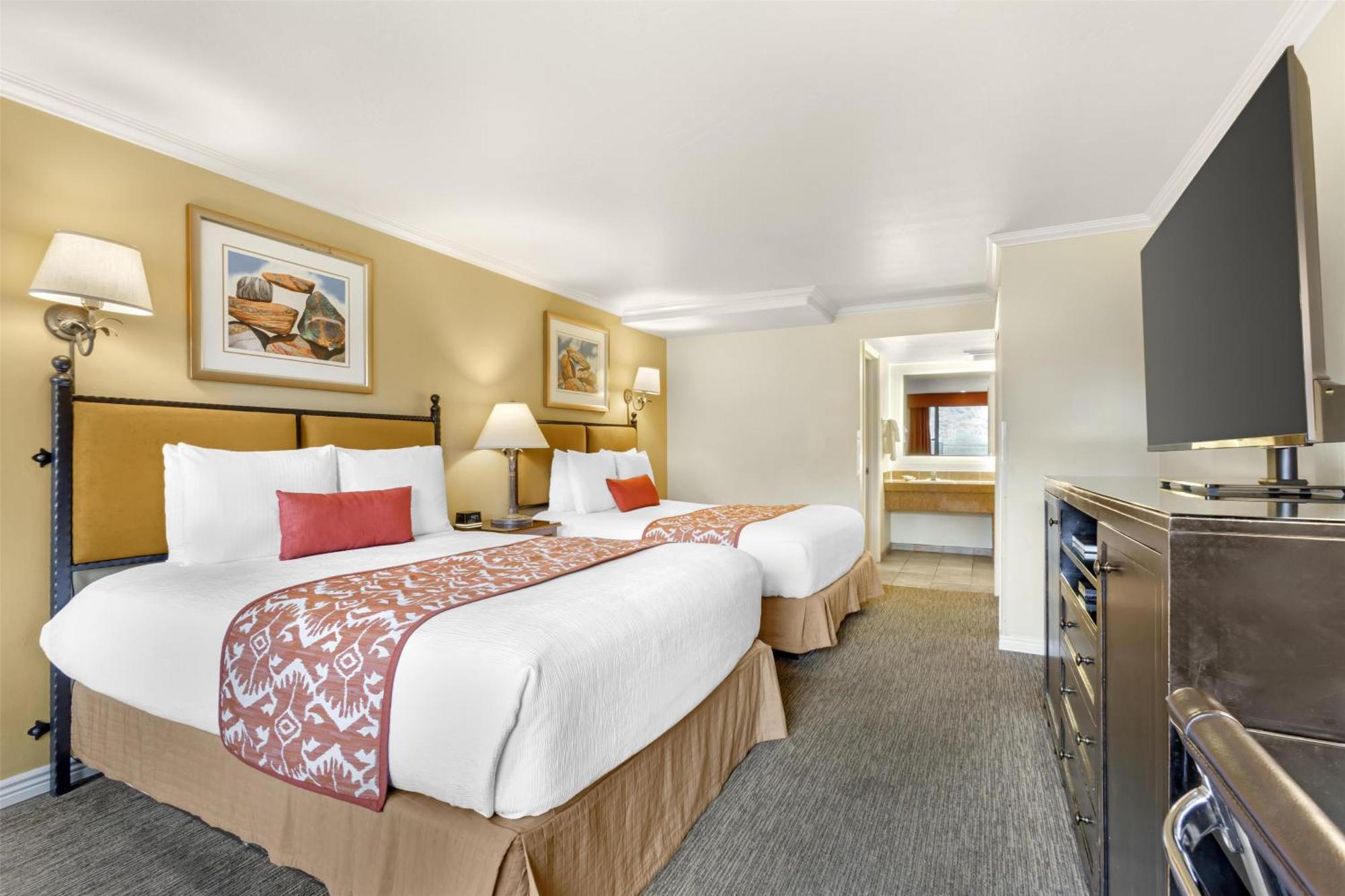 Queen Room Two Queen Beds Red Rock View Patio Non smoking,1685071726:JPEG